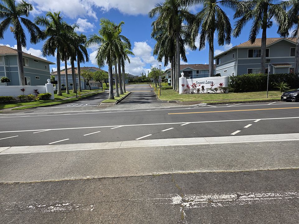 Entrence to Crescent Lane Condos.