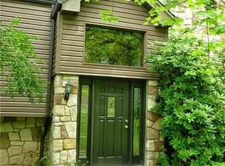 228 Ohara Manor Dr, Pittsburgh, PA