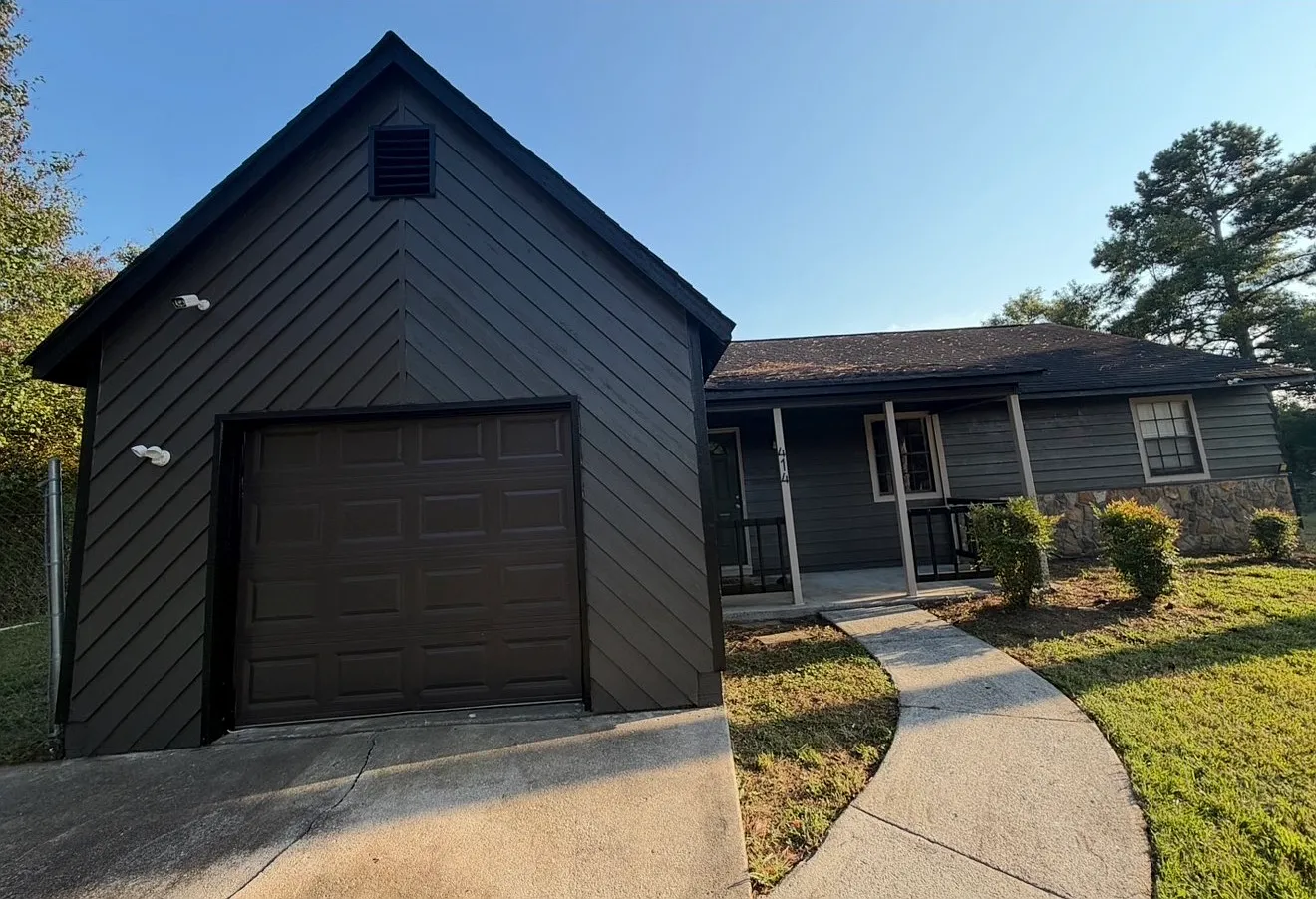 3 bed, 1175 sqft, $1,900 — Photo 1