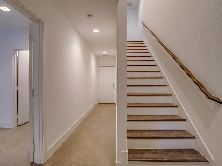 602 Finley Ct — Photo 5