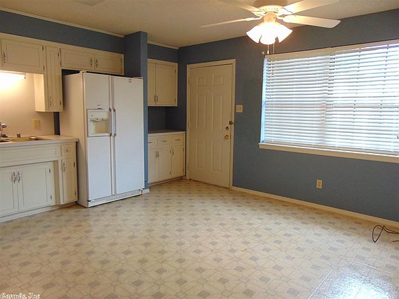 3rd image of 210 Carl Dr APT E10