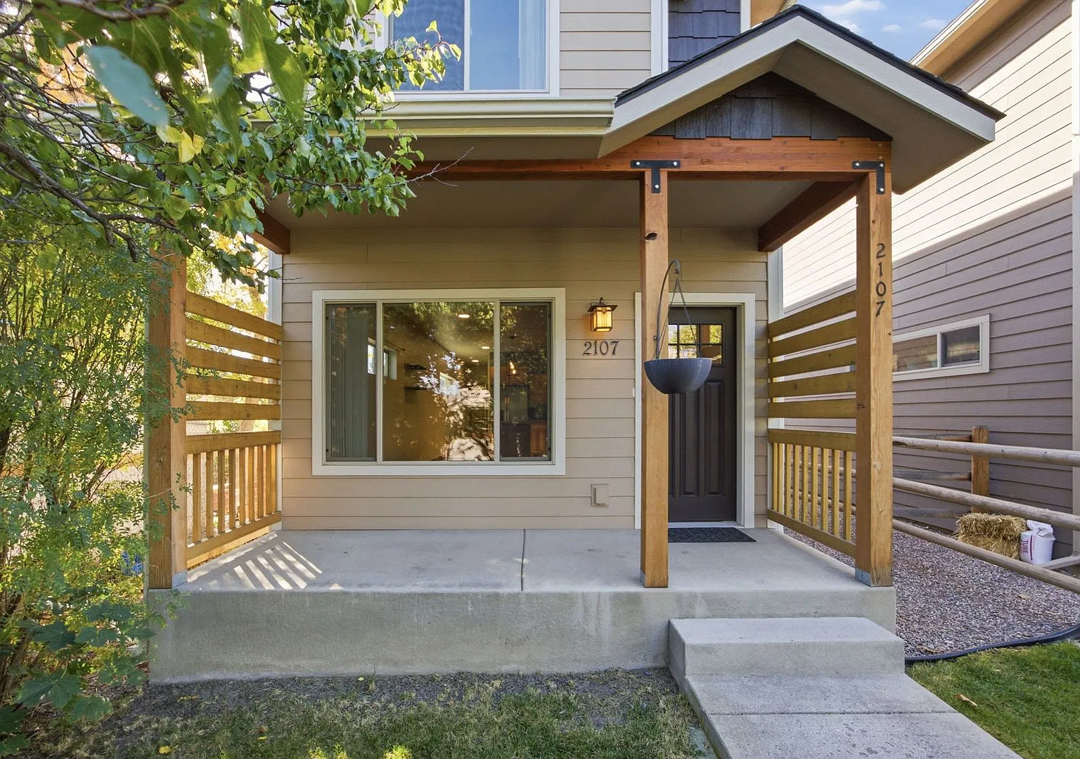 Well-Maintained 3-Bedroom Home with Attached Garage — Photo 2