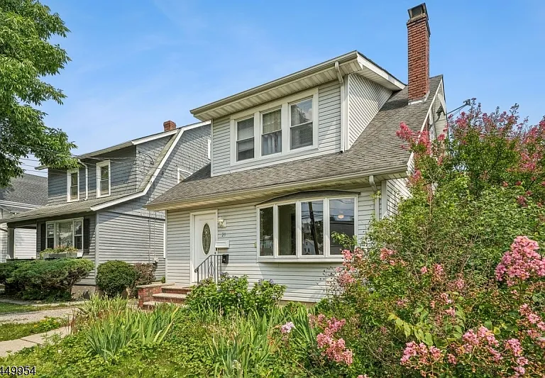 21 Broughton Ave #1 — Photo 1