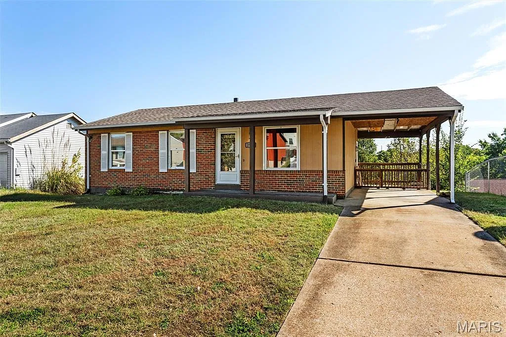 3 bed, 1.5 bath, 864 sqft, $1,800 — Photo 2