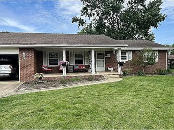 1008 N Koester Dr, Effingham, IL 62401