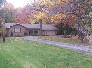 4240 N Hilltop Rd, Chagrin Falls, OH 44022