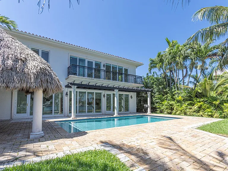 425 N Shore Dr — Photo 1