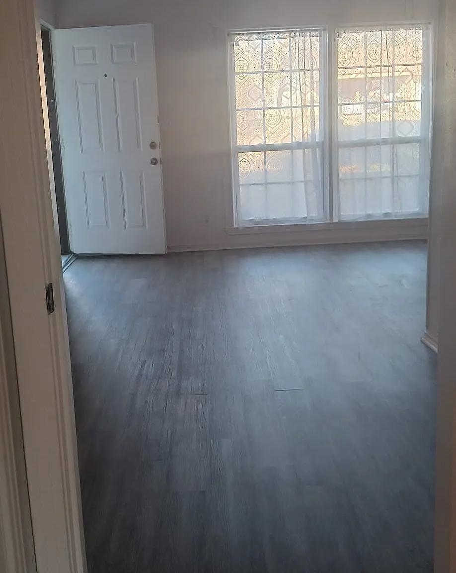 902 Kern Rd — Photo 2