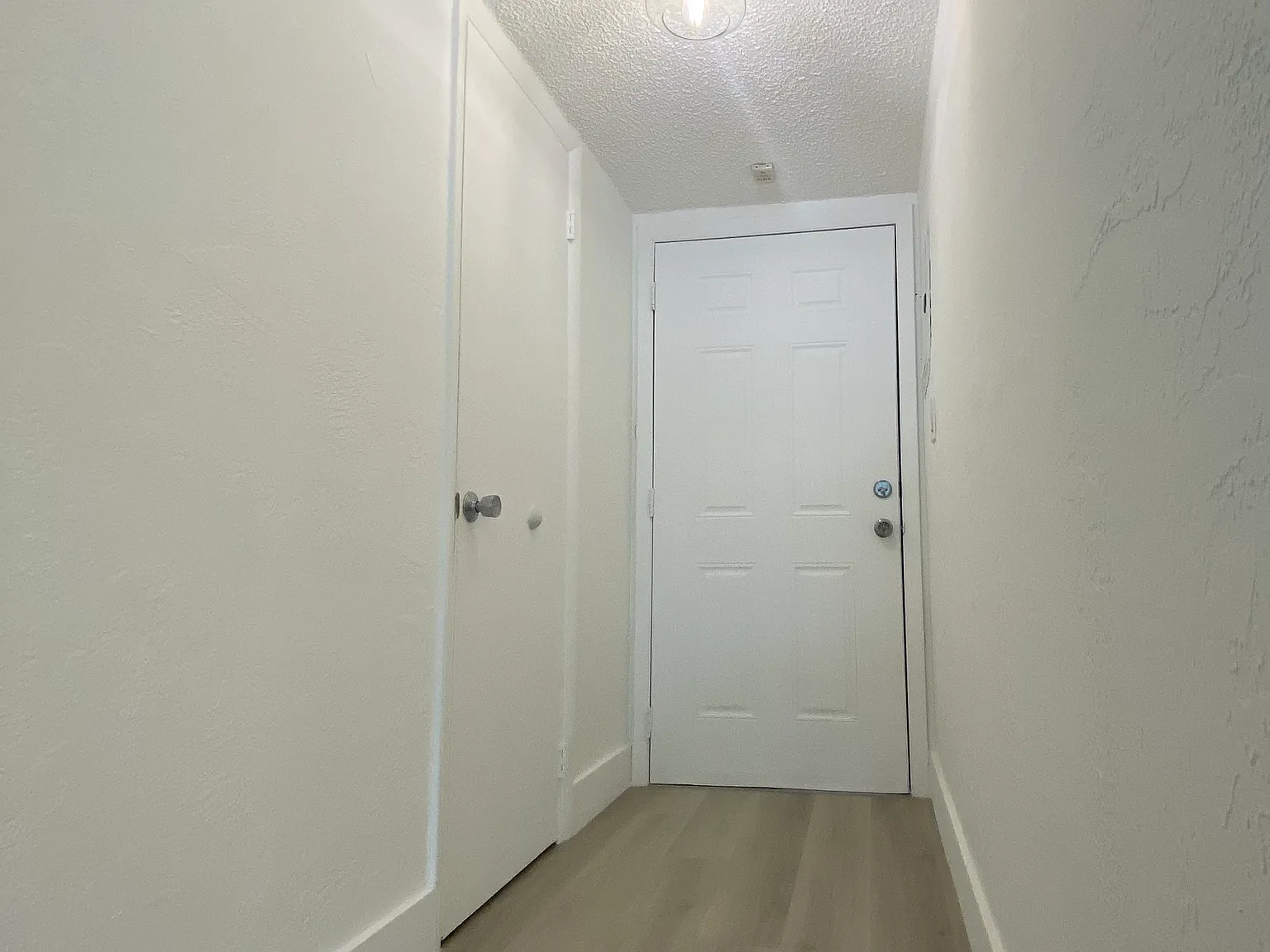 1 bed, 1.5 bath, 930 sqft, $1,945 — Photo 4