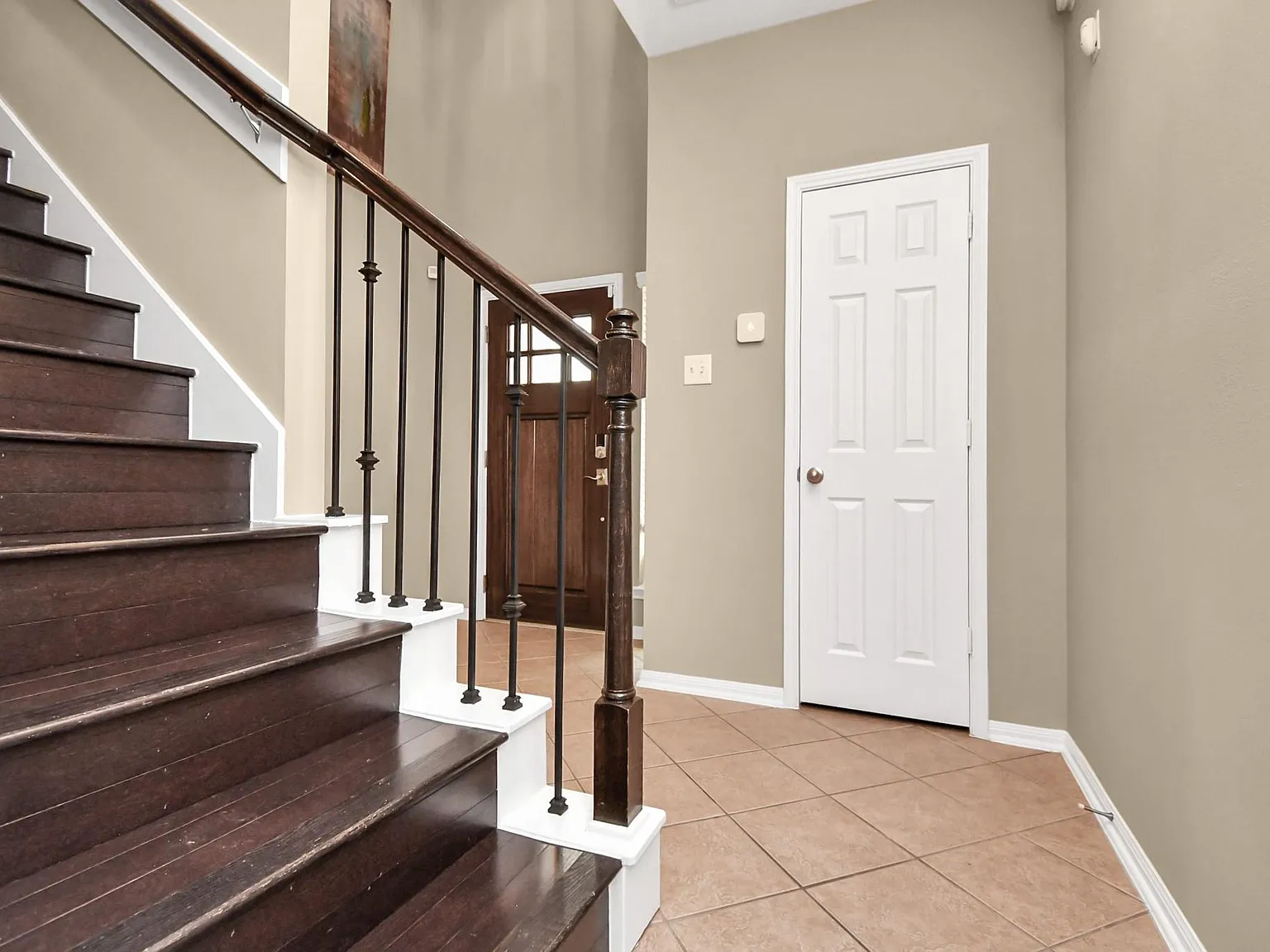 3 bed, 3.5 bath, 2044 sqft, $2,500 — Photo 2