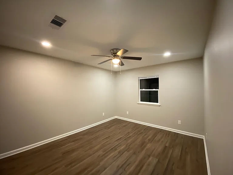 812 Pin Money St — Photo 16