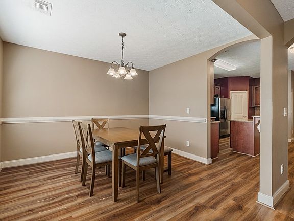 4th image of 28 Lee Road 2170