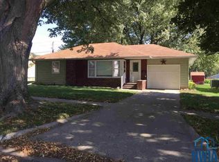 110 Albers St, Holstein, IA 51025
