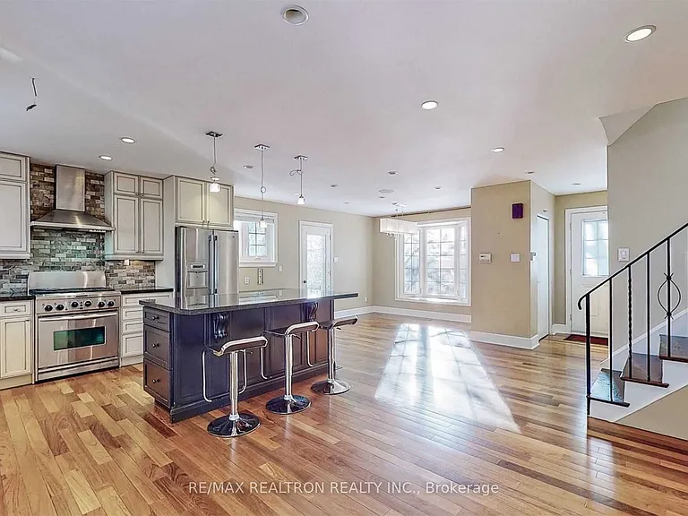 2 Callahan Rd — Photo 4