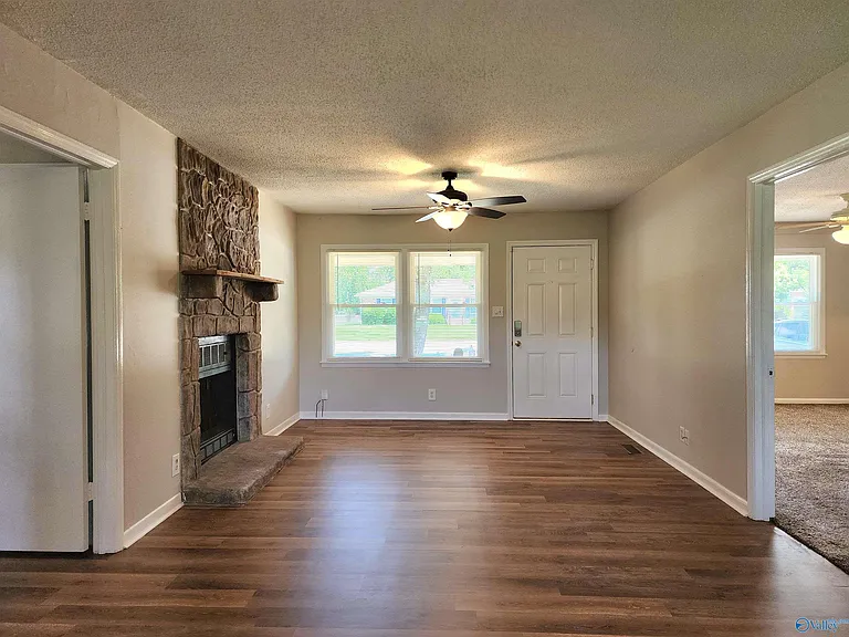 227 Drake Ave SW — Photo 3