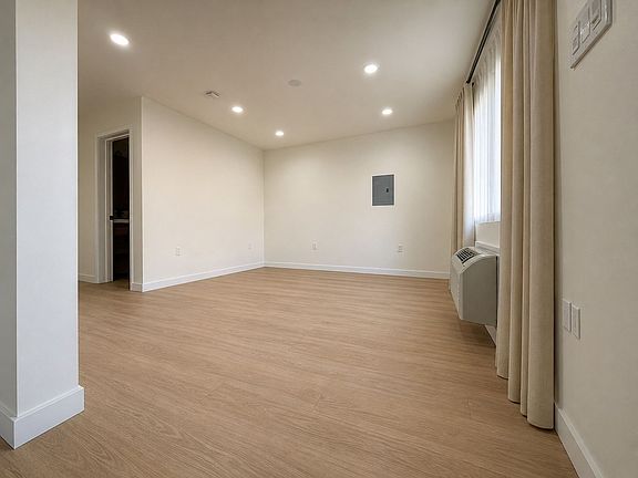 3rd image of 6079 La Prada St #103