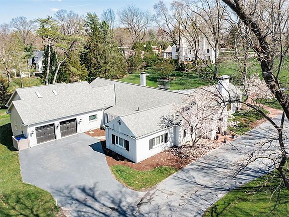 4th image of 7 Terry Hill Ln