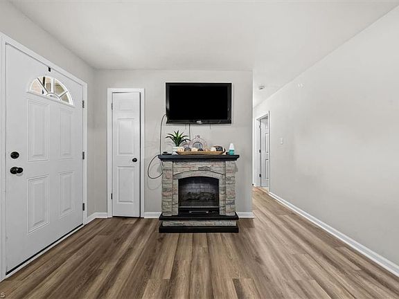 4th image of 3855 Queen Ann Cir