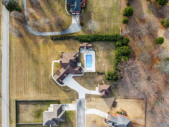 3rd image of 204 Timber Oak Rd