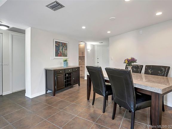4th image of 20400 W Country Club Dr APT 318