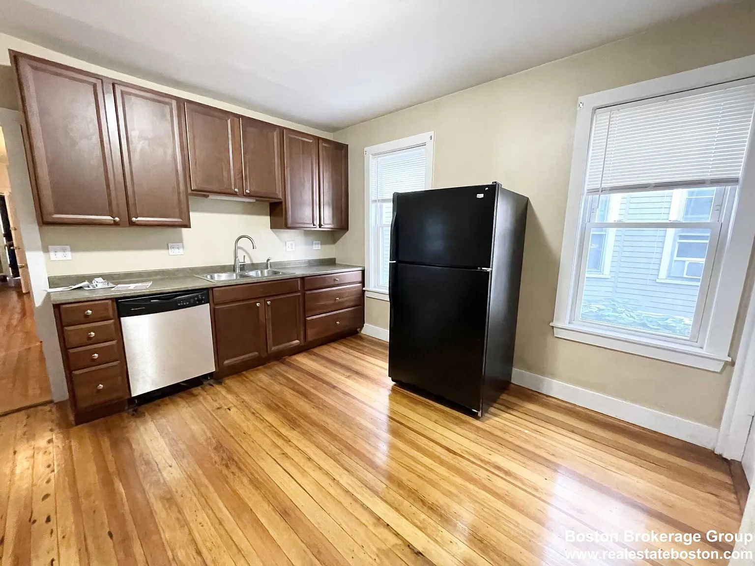 4 bed, $4,800 — Photo 2