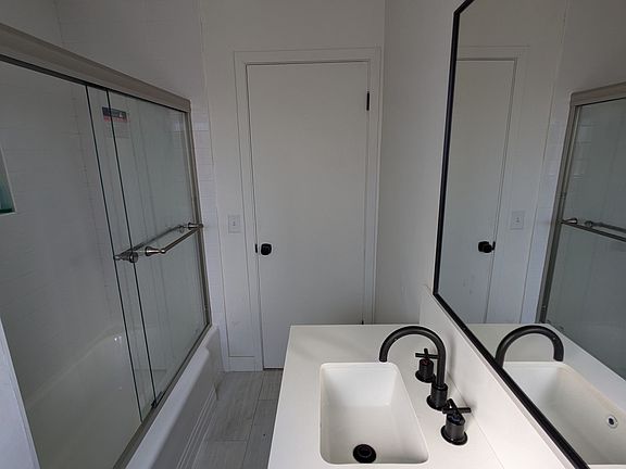 3rd image of 812 Dawn Dr #1