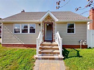 22 Kingston Ave, Hicksville, NY 11801