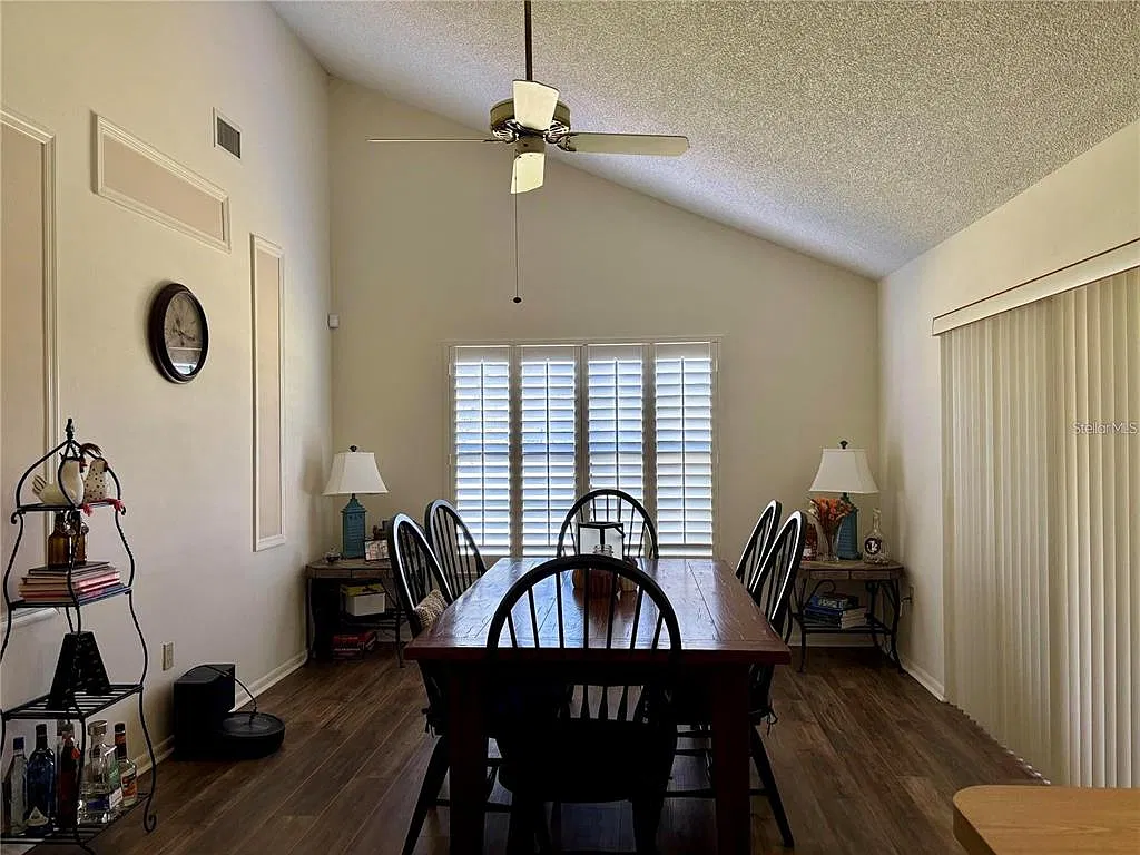 3 bed, 2.0 bath, 1423 sqft, $2,695 — Photo 4