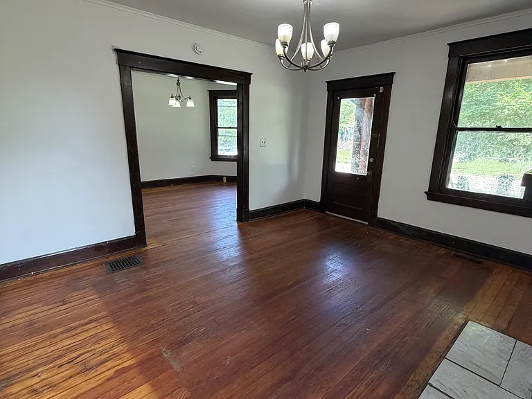 345 Crestline Ave — Photo 1