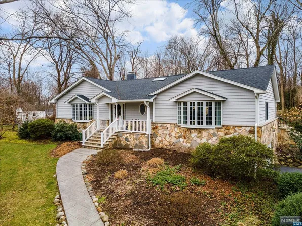 570 Franklin Ave, Wyckoff, NJ 07481