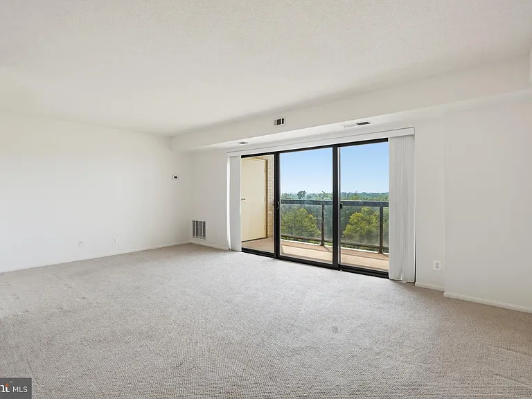 205 Yoakum Pkwy #1002 — Photo 5