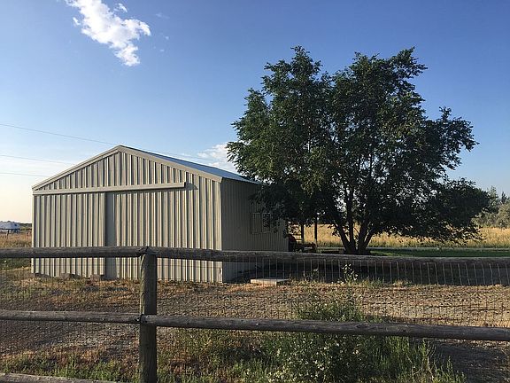2 stalls, washbay, electric