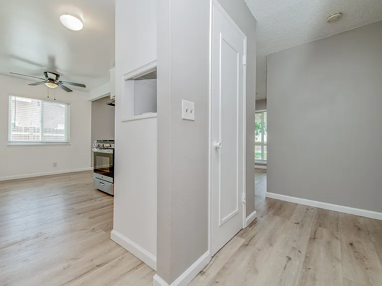 1674 E Princeton St — Photo 9