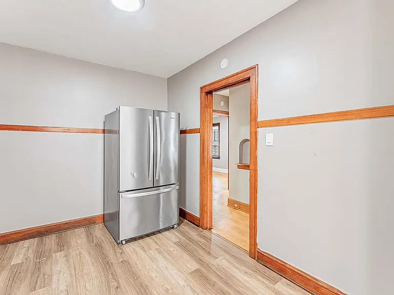 2557 N Lockwood Ave #1 — Photo 10