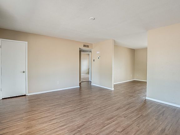 4th image of 2113 W Garden Dr