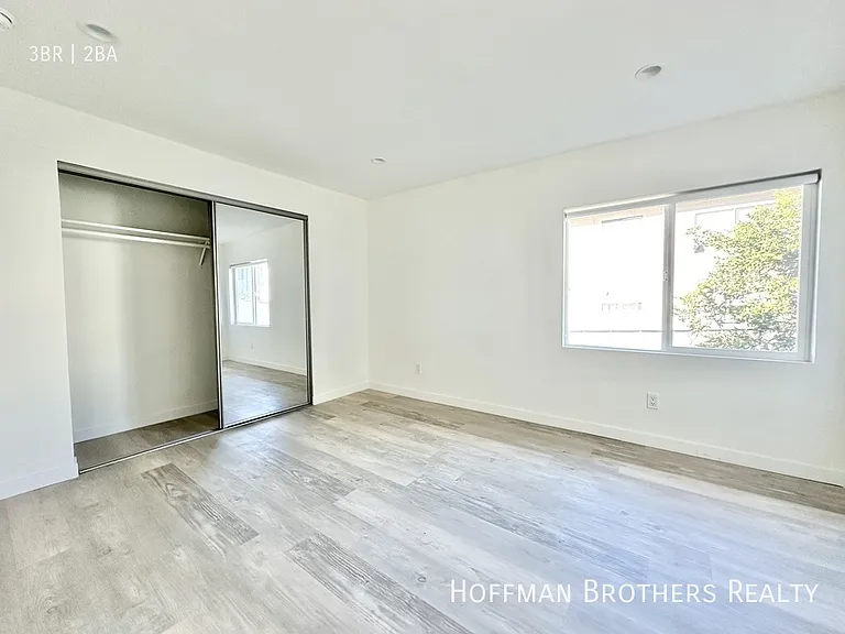 2429 W Avenue 33 #1/4 — Photo 11