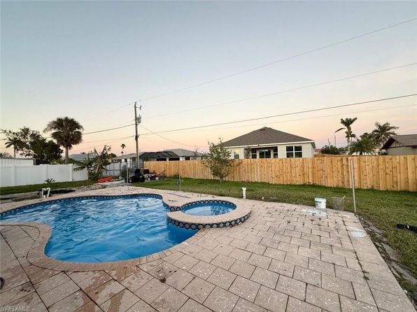 3915 SW 1st Pl, Cape Coral, FL 33914