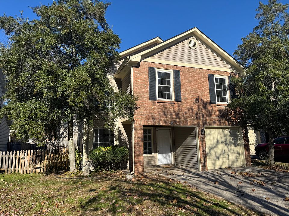 1st image of 304 Montrose Ct