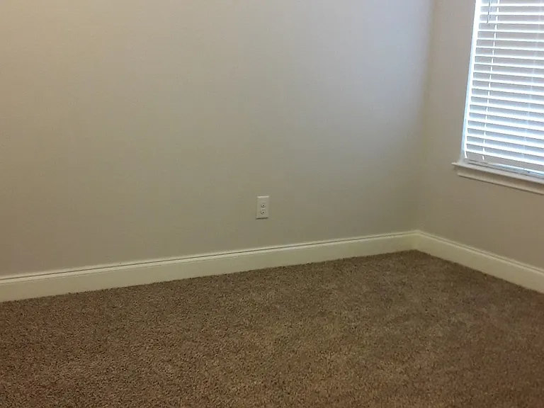 2208 Oliver Cir — Photo 10