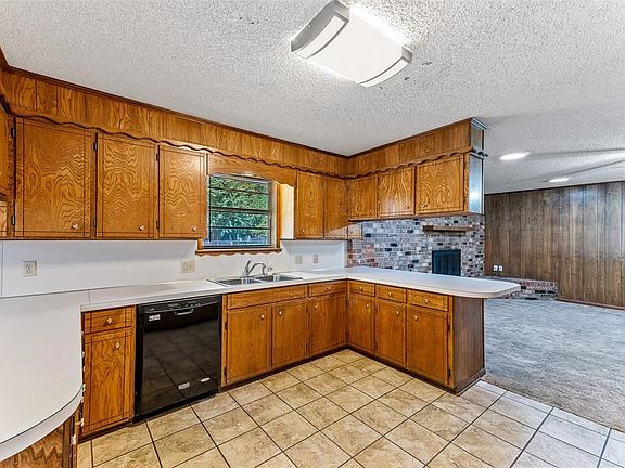 3rd image of 1013 Meadowlark Ln