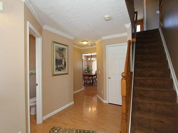 4th image of 980 Woodenbrook Ct