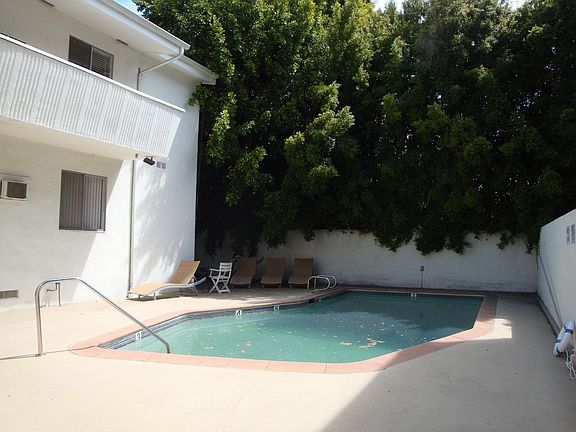 3rd image of 1538 N Hayworth Ave APT 10