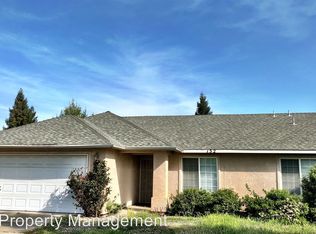 132 W Robin Ave, Visalia, CA 93291
