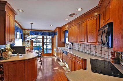 4th image of 494 Weymouth Dr