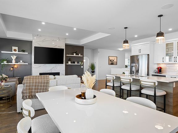 4th image of 464 Edinburgh Blvd