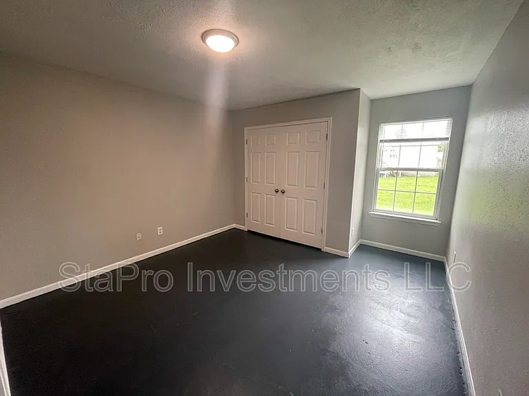 110 Village Pl — Photo 17