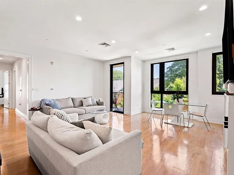 100 Linden St #203 — Photo 3