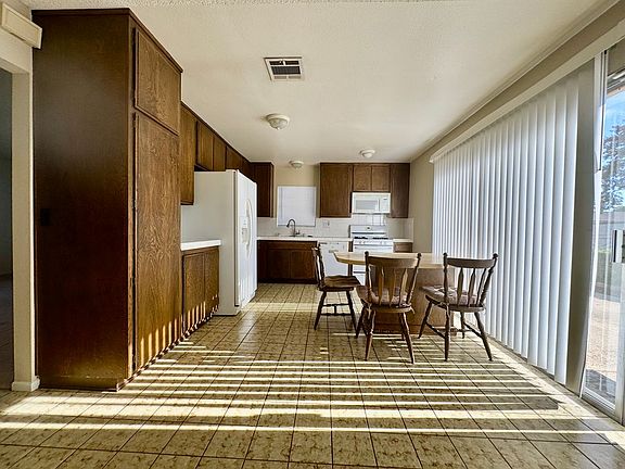 3rd image of 793 Tioga Pl