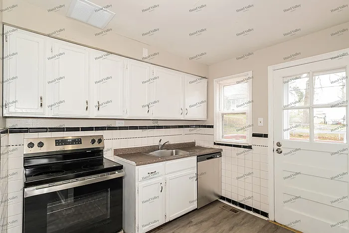 1213 Addison Dr — Photo 6