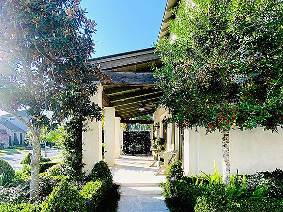 4th image of 410 Biltmore Way